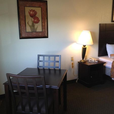 Howard Johnson By Wyndham Lubbock Tx Εξωτερικό φωτογραφία