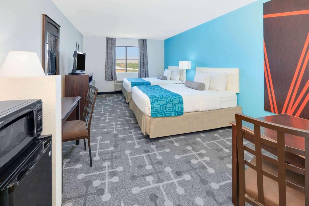 Howard Johnson By Wyndham Lubbock Tx Εξωτερικό φωτογραφία