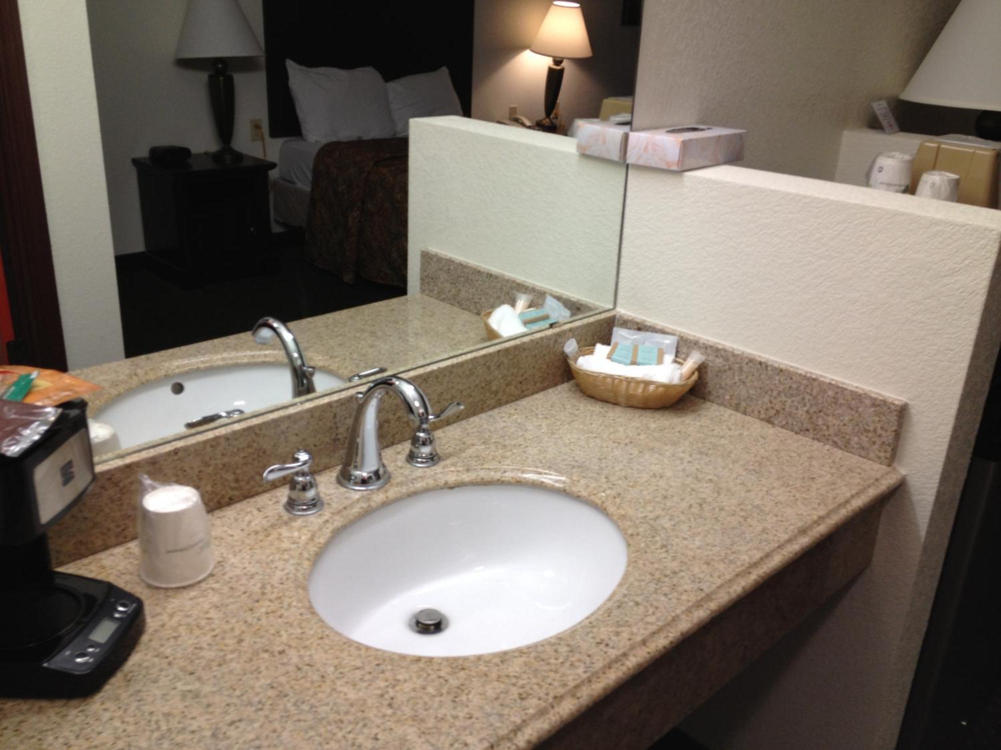 Howard Johnson By Wyndham Lubbock Tx Εξωτερικό φωτογραφία